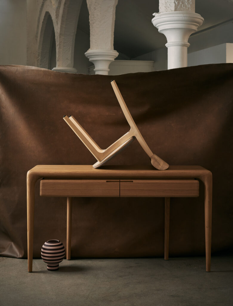 quality Artisan Latus Modern Console Table